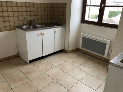 APPARTEMENT T1 A LOUER - ROZAY EN BRIE centre ville - 27.8 m2 - 500 &euro; charges comprises par mois