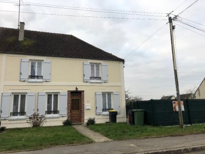 MAISON A LOUER - CHOISY EN BRIE - 141,16 m2 - 995 € charges comprises par mois