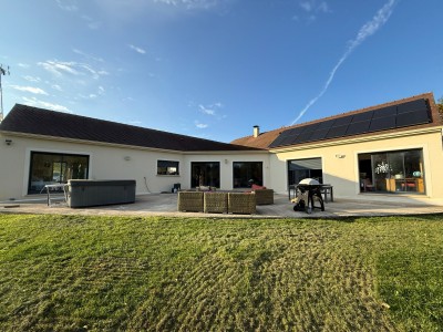 Maison PLAIN PIED traditionnelle de 2014 A VENDRE - ROZAY EN BRIE - 190 m2 - 550 000 €