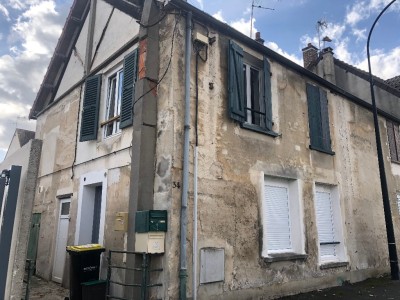 STUDIO A LOUER - FONTENAY TRESIGNY - 23.41 m2 - 470 € charges comprises par mois