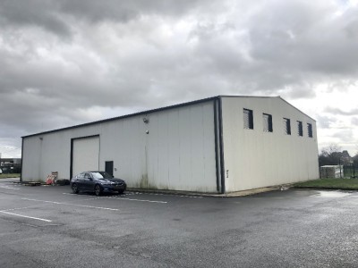 ENTREPOT A LOUER - REBAIS - 536 m2 - 3 200 &euro; HC et HT par mois