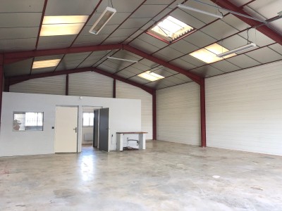 ENTREPOT A LOUER - AMILLIS - 160 m2 - 1 200 € HC et HT par mois