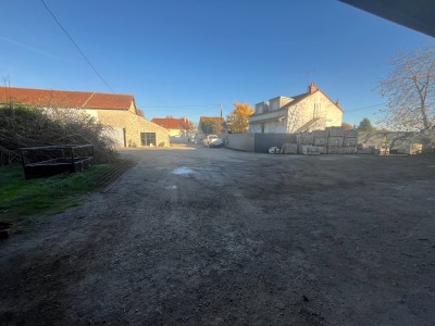 B�timents A VENDRE - JOUY LE CHATEL - 300 m2 - 350�000�&euro;