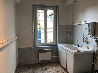 LOCAL COMMERCIAL A LOUER - LA FERTE GAUCHER CENTRE VILLE - 56.98 m2 - 630 € HC par mois