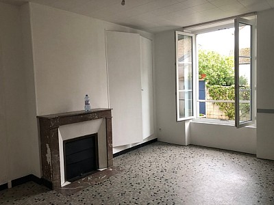 LOCAL COMMERCIAL A LOUER - LA FERTE GAUCHER CENTRE VILLE - 56.98 m2 - 630 € HC par mois