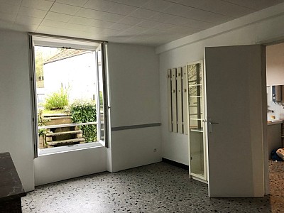 LOCAL COMMERCIAL A LOUER - LA FERTE GAUCHER CENTRE VILLE - 56.98 m2 - 630 € HC par mois