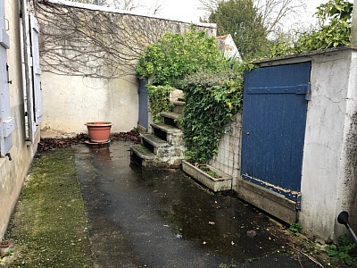LOCAL COMMERCIAL A LOUER - LA FERTE GAUCHER CENTRE VILLE - 56.98 m2 - 630 € HC par mois
