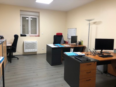 LOCAL D ACTIVITE A LOUER - AMILLIS - 561 m2 - 3 700 € HC et HT par mois