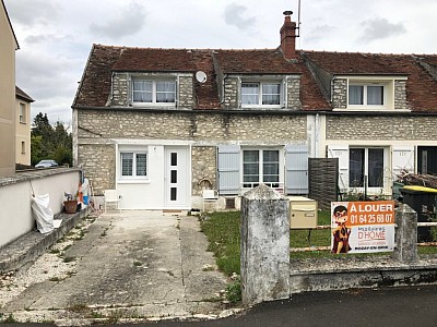 MAISON A LOUER - CHENOISE - 62 m2 - 875 € charges comprises par mois