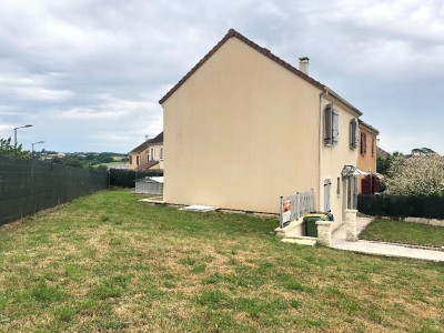 MAISON A LOUER - LA FERTE GAUCHER - 89.85 m2 - 860 € charges comprises par mois