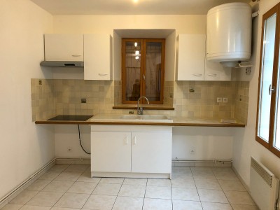 MAISON A LOUER - MACHAULT centre ville - 20.8 m2 - 485 € charges comprises par mois