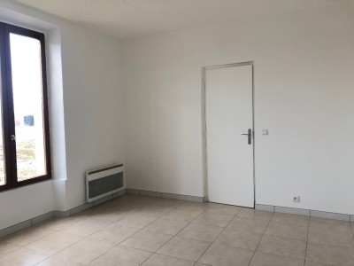 MAISON A LOUER - OZOUER LE VOULGIS - 48.61 m2 - 725 € charges comprises par mois