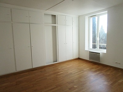 Maison de ville A LOUER - VILLENEUVE LE COMTE CENTRE VILLE - 69.78 m2 - 938€ charges comprises par mois
