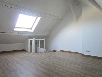 Maison de ville A LOUER - VILLENEUVE LE COMTE CENTRE VILLE - 69.78 m2 - 938€ charges comprises par mois