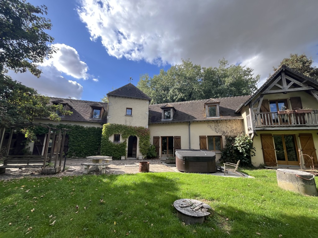 MAISON A VENDRE - BANNOST VILLEGAGNON - 330 m2 - 550000€