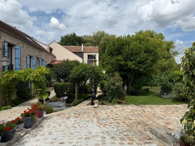 Maison Briarde Rurale A VENDRE - BERNAY VILBERT Centre du village - 200 m2 - 480�000�&euro;