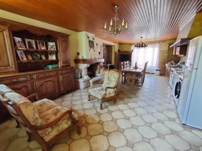 MAISON A VENDRE - BERNAY VILBERT - 197 m2 - 376000€