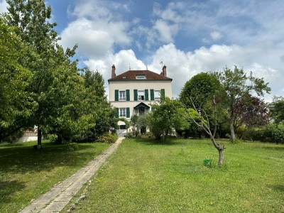 MAISON A VENDRE - JOUY SUR MORIN - 214 m2 - 468000€