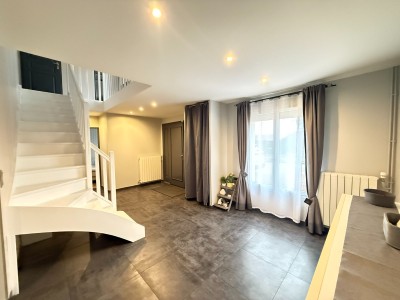 Maison traditionnelle A VENDRE - FAREMOUTIERS - 225 m2 - 447�000�&euro;