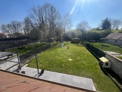 Maison 4 chambres (107 m�) Le Plessis-Feu-Aussoux, terrain 579 m�, lumineuse, RDC chambre, PAC air/eau, 4 parkings, terrasse sud, fibre.