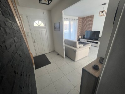 Maison 4 chambres (107 m�) Le Plessis-Feu-Aussoux, terrain 579 m�, lumineuse, RDC chambre, PAC air/eau, 4 parkings, terrasse sud, fibre.