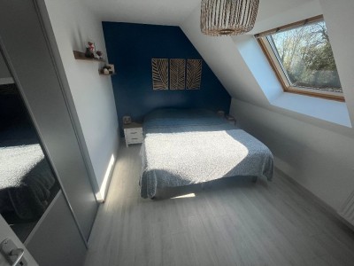 Maison 4 chambres (107 m�) Le Plessis-Feu-Aussoux, terrain 579 m�, lumineuse, RDC chambre, PAC air/eau, 4 parkings, terrasse sud, fibre.