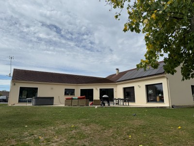 Maison PLAIN PIED traditionnelle de 2014 A VENDRE - ROZAY EN BRIE - 190 m2 - 550 000 €