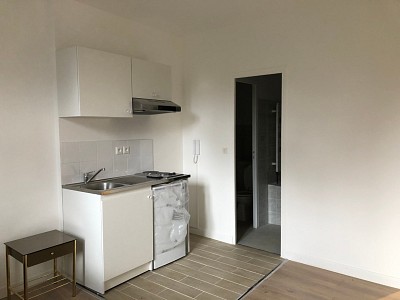 STUDIO A LOUER - CHAUMES EN BRIE - 17 m2 - 425 € charges comprises par mois