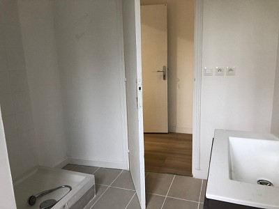 STUDIO A LOUER - CHAUMES EN BRIE - 22 m2 - 425 € charges comprises par mois