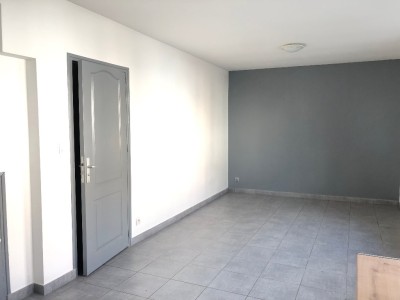 STUDIO A LOUER - FONTENAY TRESIGNY - 23.41 m2 - 470€ charges comprises par mois