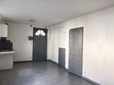 STUDIO A LOUER - FONTENAY TRESIGNY - 23.41 m2 - 470€ charges comprises par mois