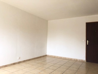 STUDIO A LOUER - GUIGNES - 30.38 m2 - 550�&euro; charges comprises par mois