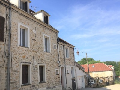 STUDIO A LOUER - ROZAY EN BRIE - 18.44 m2 - 350 &euro; charges comprises par mois