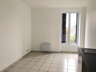 STUDIO A LOUER - ROZAY EN BRIE - 18.44 m2 - 350 &euro; charges comprises par mois