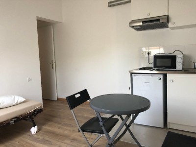 APPARTEMENT T2 A LOUER - CHAUMES EN BRIE - 28 m2 - 550 € charges comprises par mois