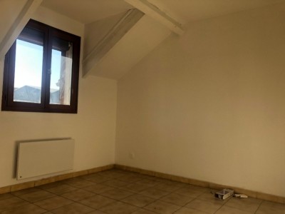 APPARTEMENT T2 A LOUER - GUIGNES - 41.38 m2 - 645€ charges comprises par mois