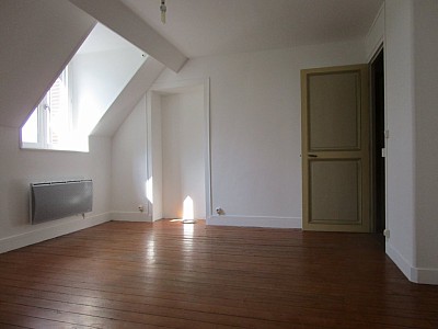APPARTEMENT T3 A LOUER - ROZAY EN BRIE CENTRE VILLE - 42.67 m2 - 755 € charges comprises par mois