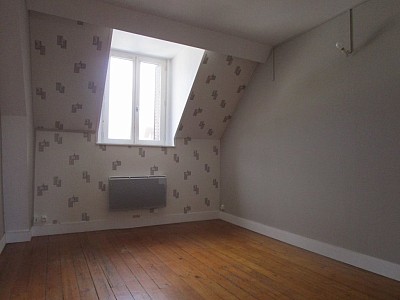 APPARTEMENT T3 A LOUER - ROZAY EN BRIE CENTRE VILLE - 42.67 m2 - 755 € charges comprises par mois