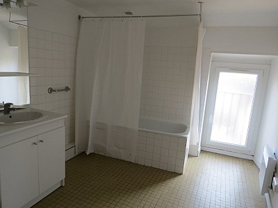APPARTEMENT T3 A LOUER - VOINSLES - 83.41 m2 - 814 € charges comprises par mois