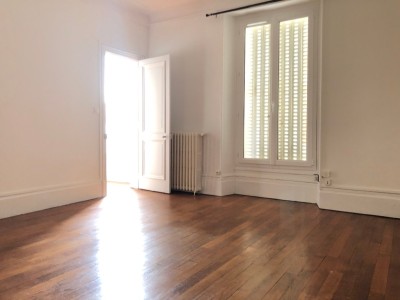 APPARTEMENT T4 A LOUER - NANGIS - 79.77 m2 - 890 € charges comprises par mois