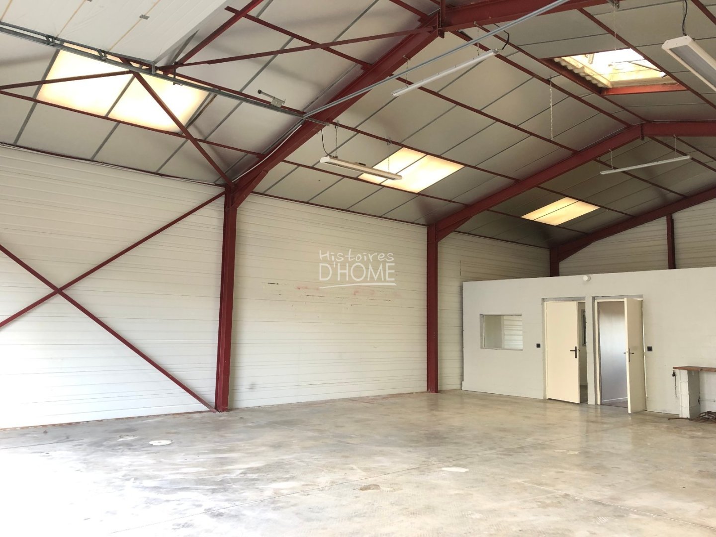 ENTREPOT A LOUER - AMILLIS - 160 m2 - 1 200 &euro; HC et HT par mois