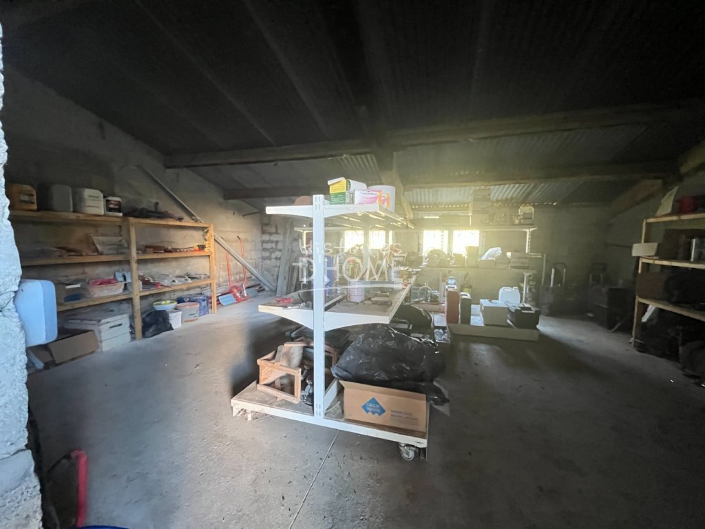 B�timents A VENDRE - JOUY LE CHATEL - 300 m2 - 350�000�&euro;