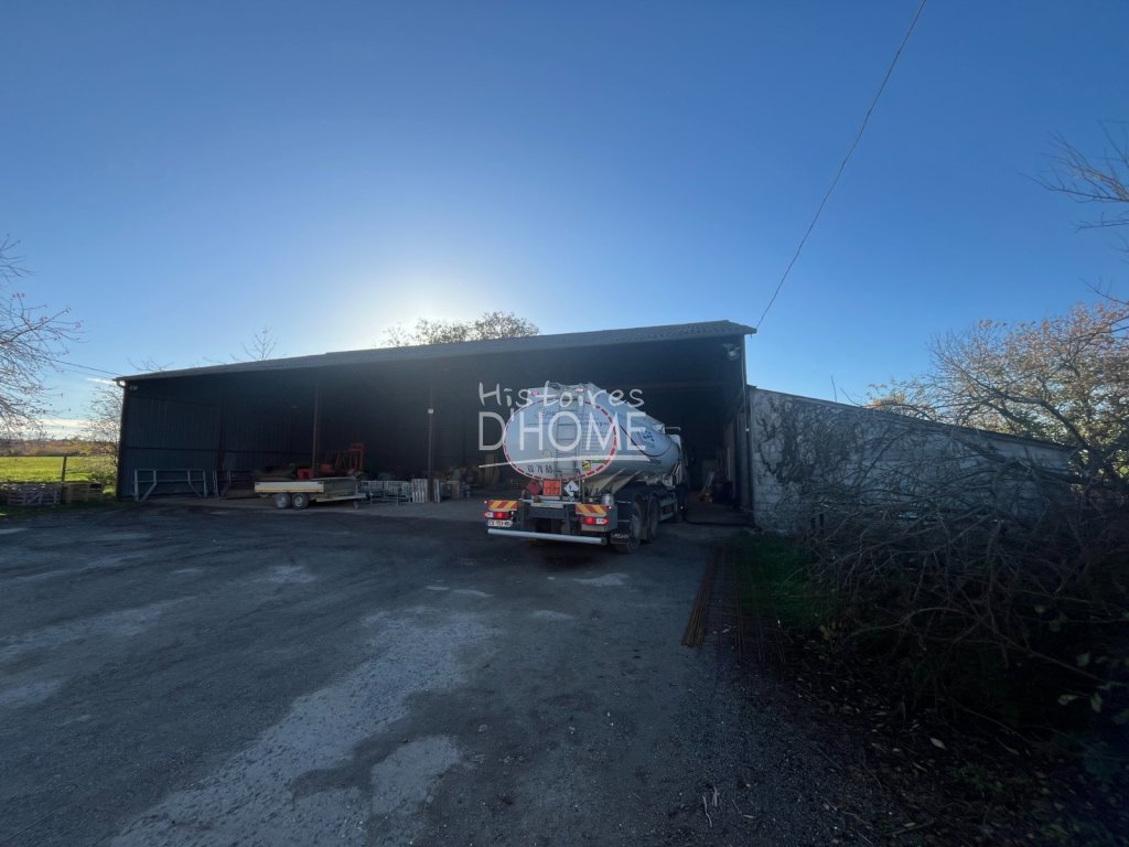 B�timents A VENDRE - JOUY LE CHATEL - 300 m2 - 350�000�&euro;