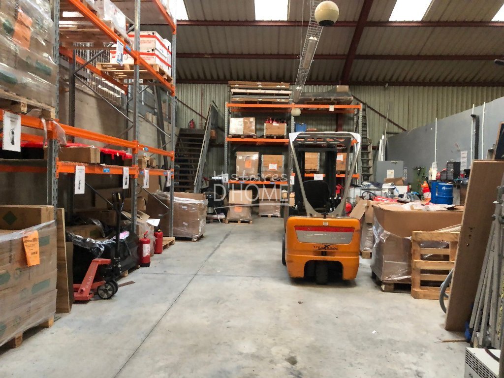LOCAL D ACTIVITE A LOUER - AMILLIS - 561 m2 - 3�700�&euro; HC et HT par mois