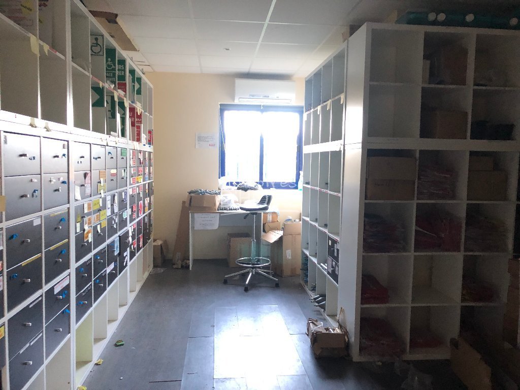 LOCAL D ACTIVITE A LOUER - AMILLIS - 561 m2 - 3�700�&euro; HC et HT par mois