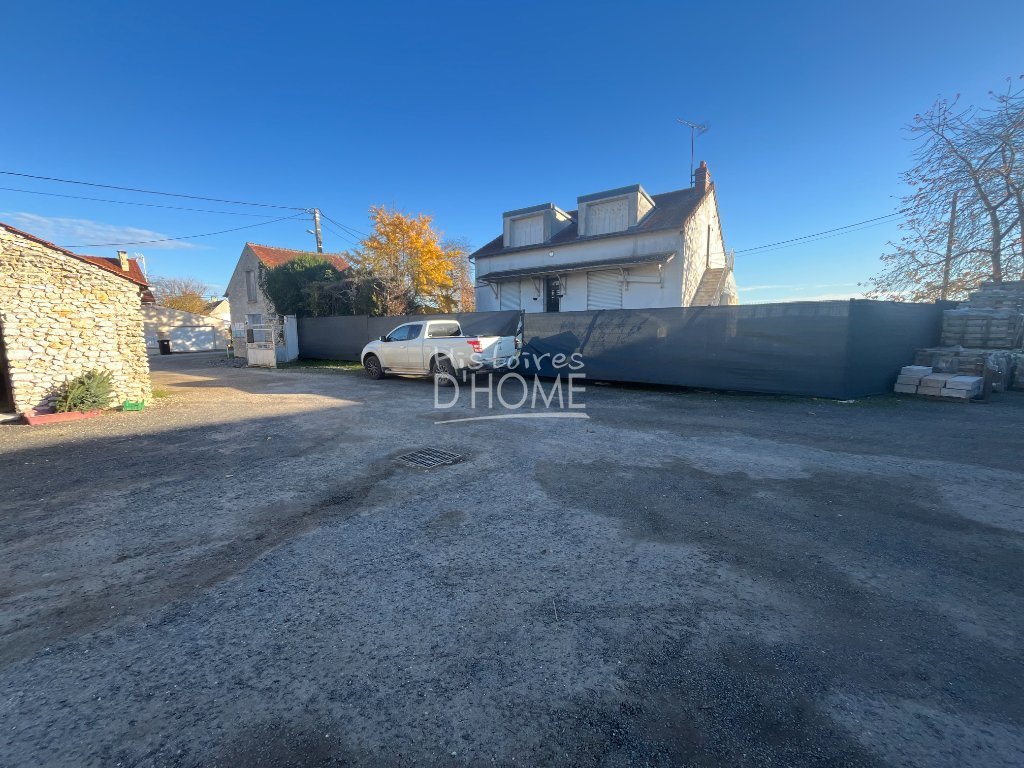 LOCAL D ACTIVITE A VENDRE - JOUY LE CHATEL - 800 m2 - 350�000�&euro; 