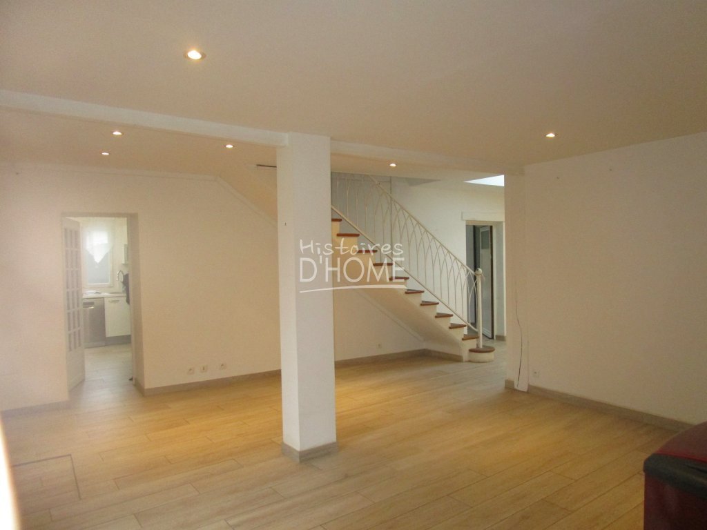 MAISON A LOUER - COURPALAY - 109.06 m2 - 1 280 € charges comprises par mois