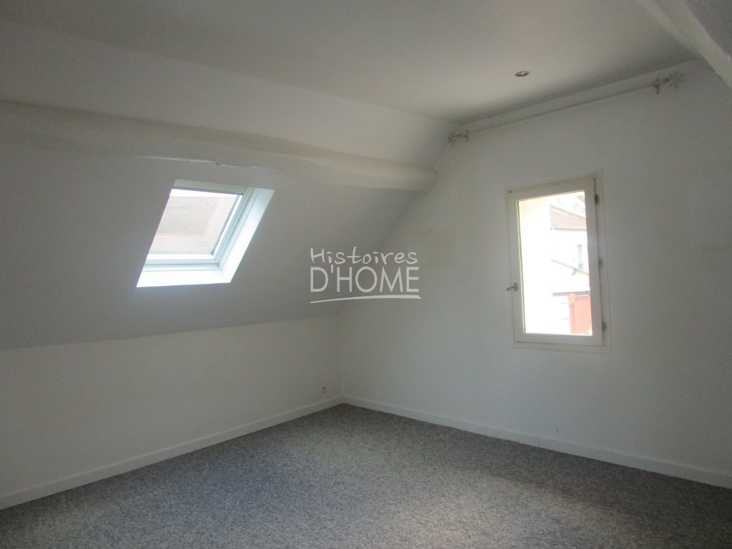 MAISON A LOUER - COURPALAY - 109.06 m2 - 1 280 € charges comprises par mois