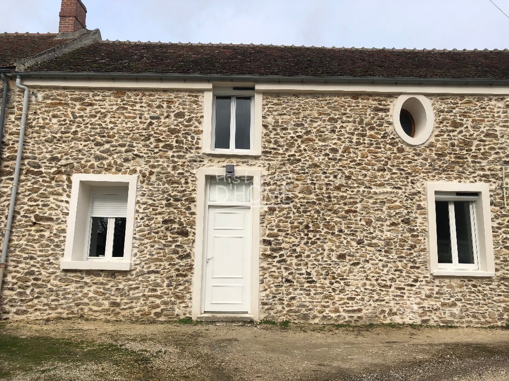 MAISON A LOUER - LE PLESSIS FEU AUSSOUX - 98.97 m2 - 1�190�&euro; charges comprises par mois