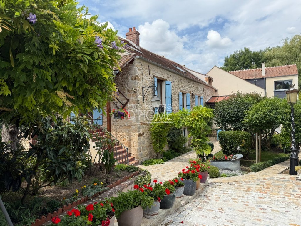 Maison Briarde Rurale A VENDRE - BERNAY VILBERT Centre du village - 200 m2 - 480�000�&euro;